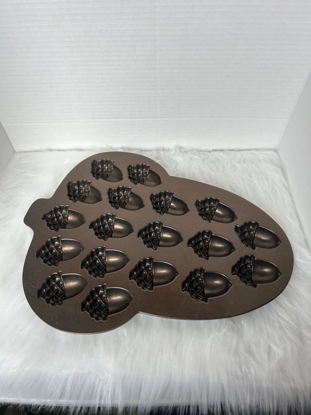 Nordic ware Acorn Baking Mold - Picture 2 of 3